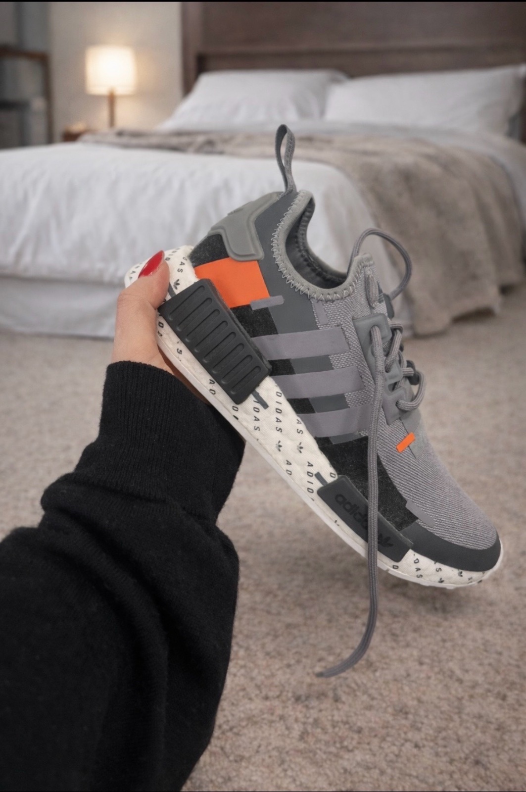 Adidas NMD R1 grises – neuves sans étiquette – taille 37,5