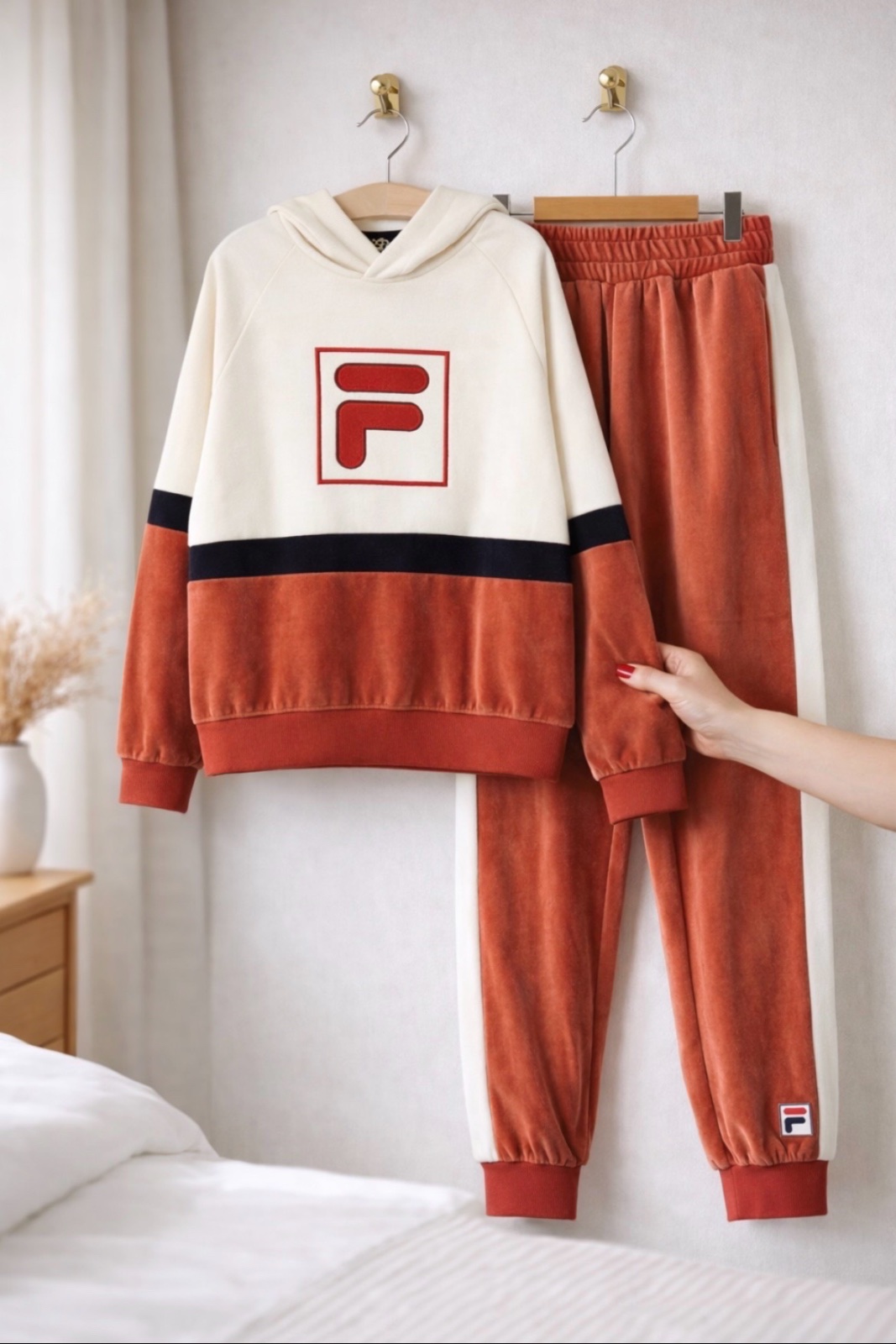Ensemble FILA velours femme (haut + bas) – état neuf – tendance & confortable