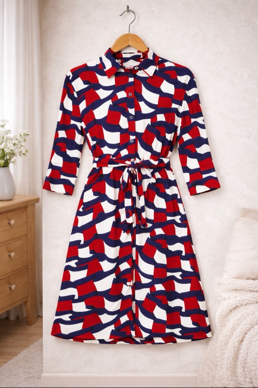 Robe chemise ceinturée Tommy Hilfiger – imprimé rouge bleu blanc – dans mon dressing vous trouvrez le manteau assorti à la robe