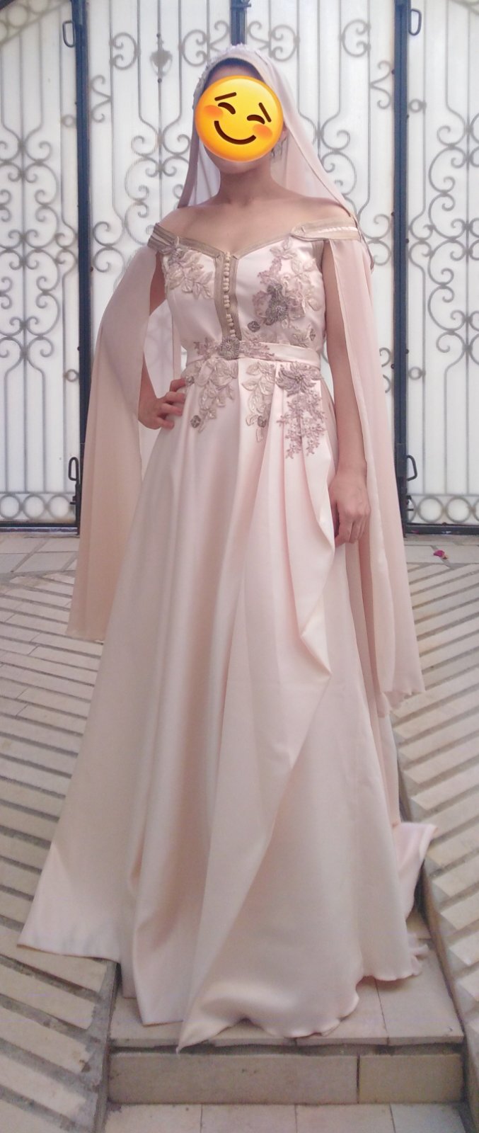 Caftan élégant avec capuche démontable 