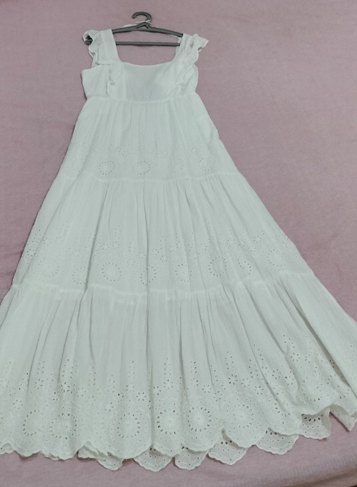Robe broderie anglaise Mango importé 