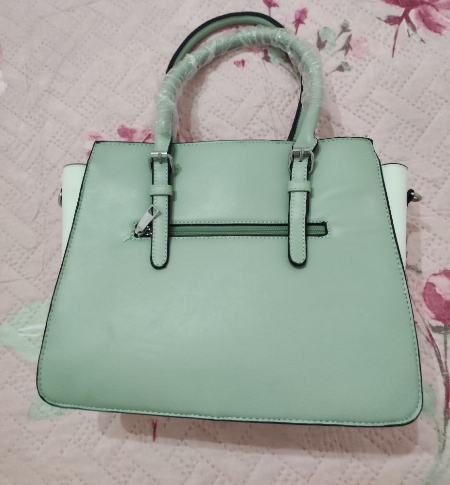 Sac à main turquoise et blanc jamais porté importé 