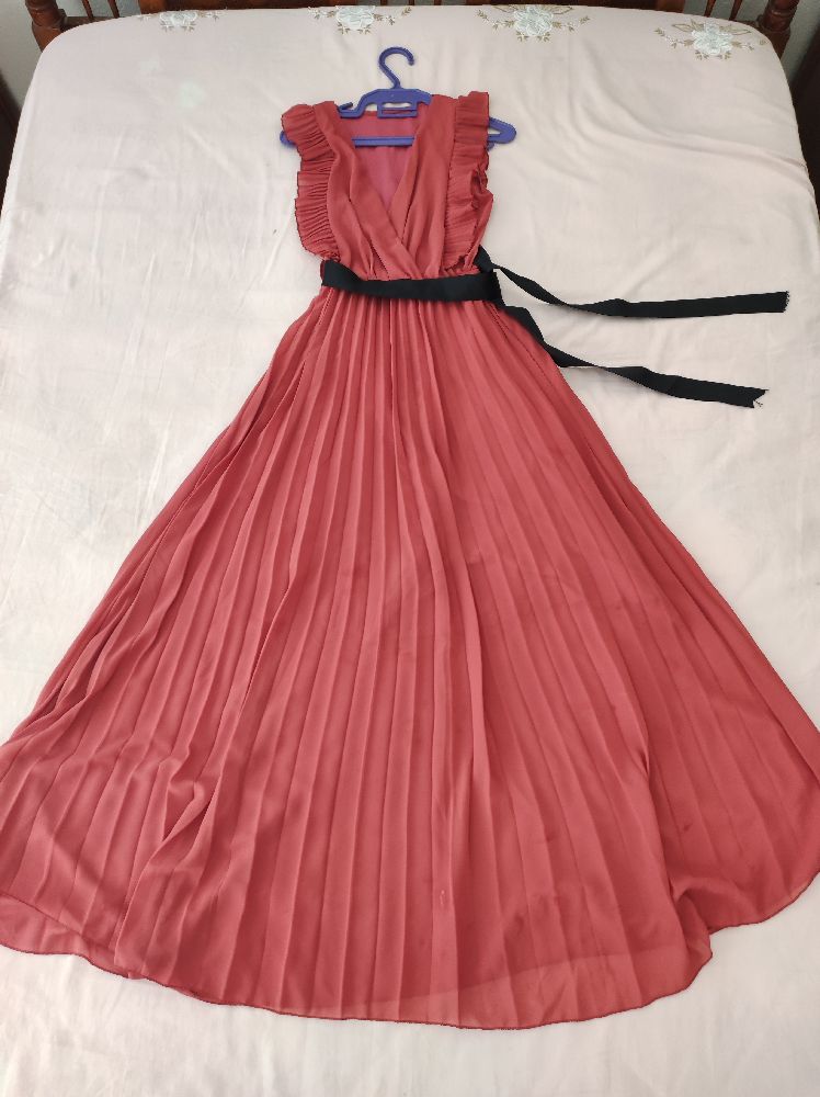 Robe longue plissée col croisé 