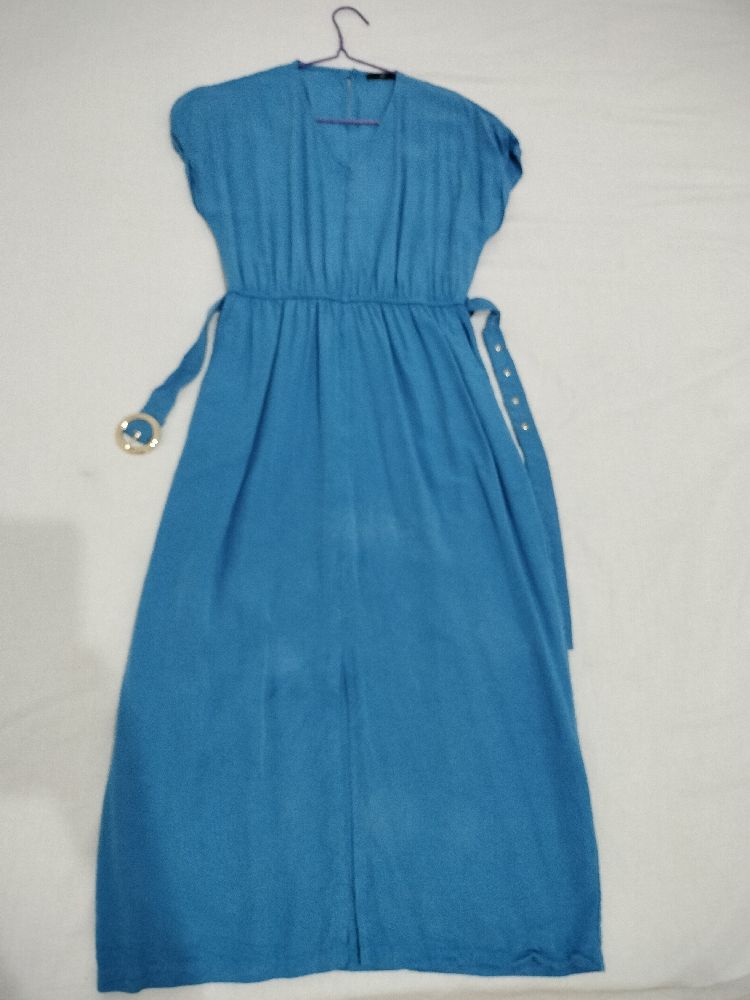 Robe bleu ciel trois quarts 