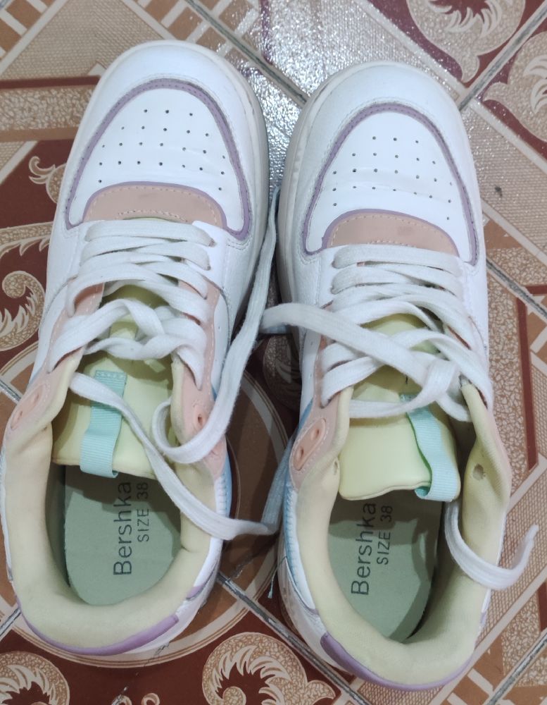 Basket bershka porté 2 fois importé 