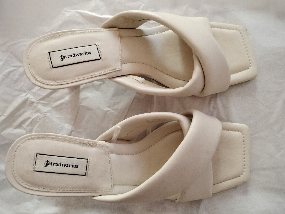 Talon stradivarius blanc neuf porté 1 seul fois