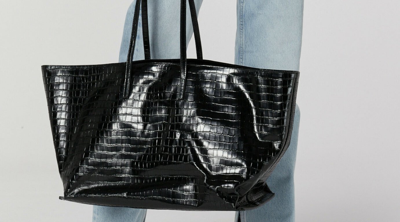 Sac à main noir  fripe 