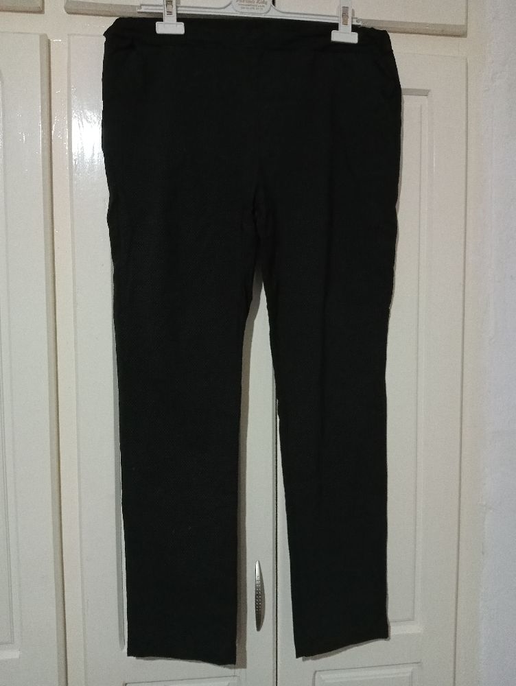 pantalon noir avec des carreaux 
