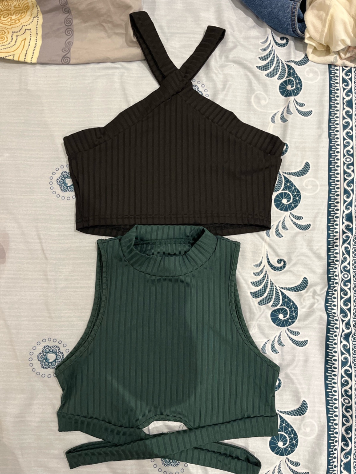 Lot de 2 crop tops taille M SHEIN