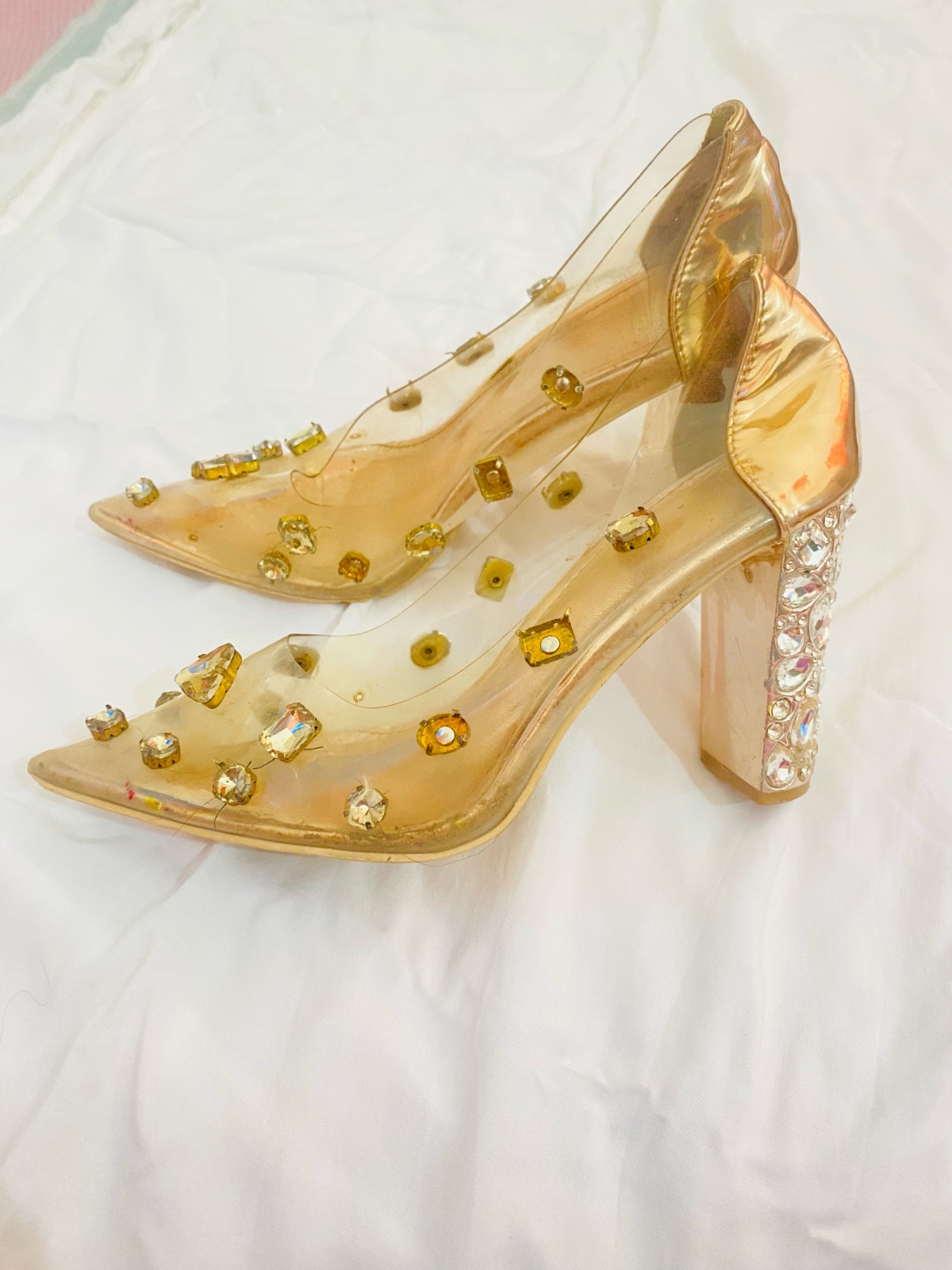 Escarpins transparents à talons ornés de strass