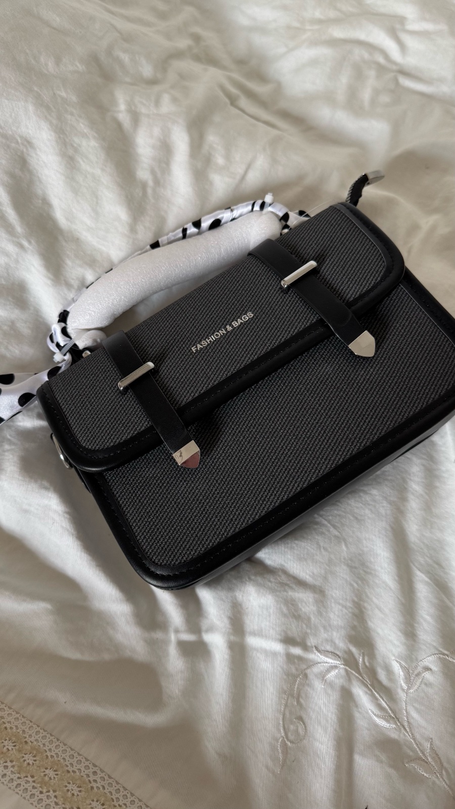 Sac a bandouliere importé neuf 