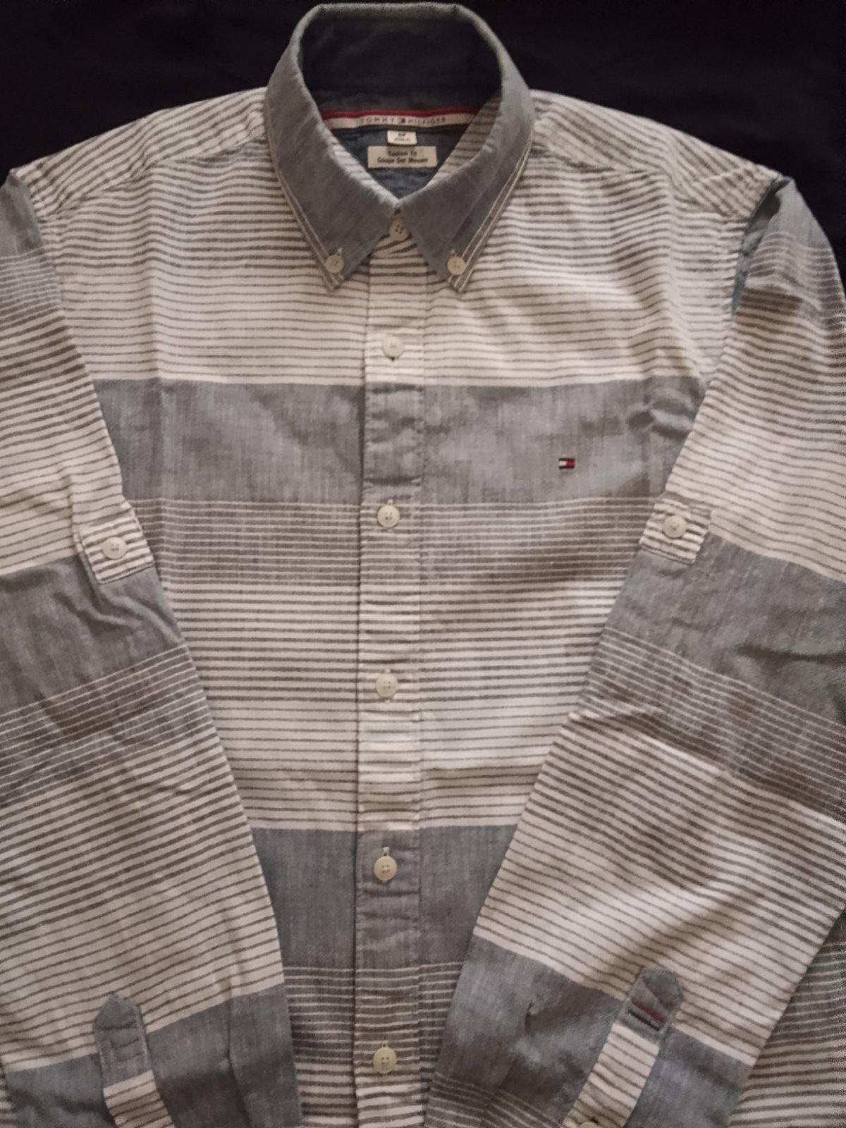 Une belle chemise homme de la marque tommy Hilfiger 