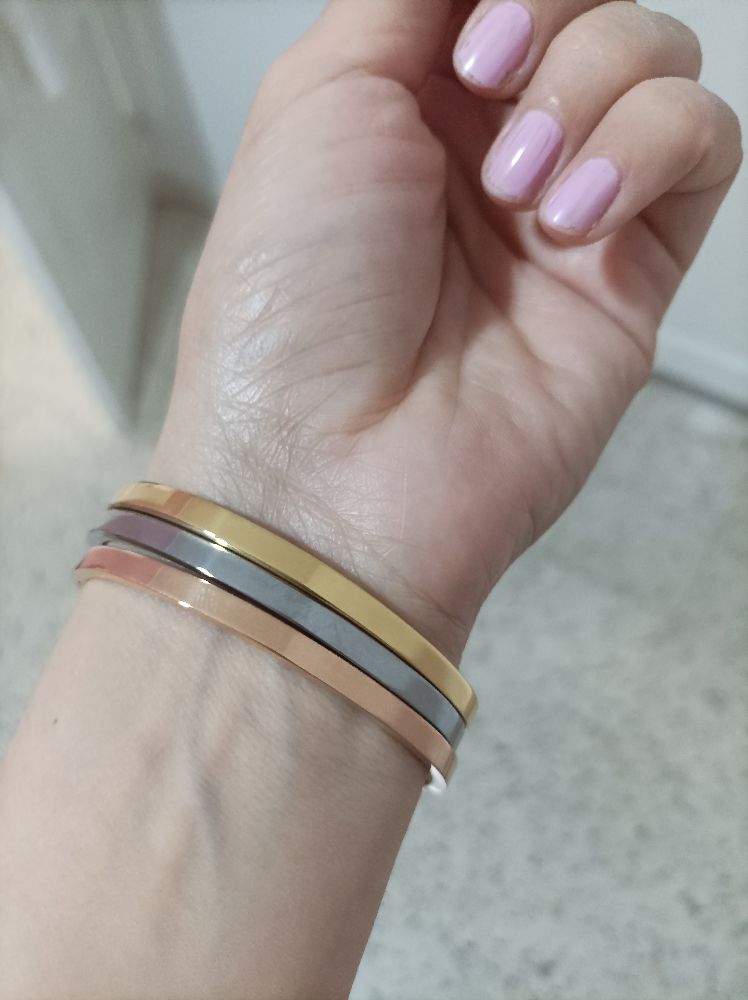 Trois bracelets inoxydable jamais utilisés