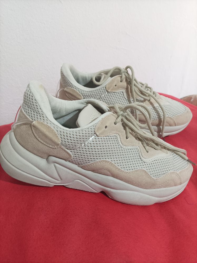 Baskets beige 38