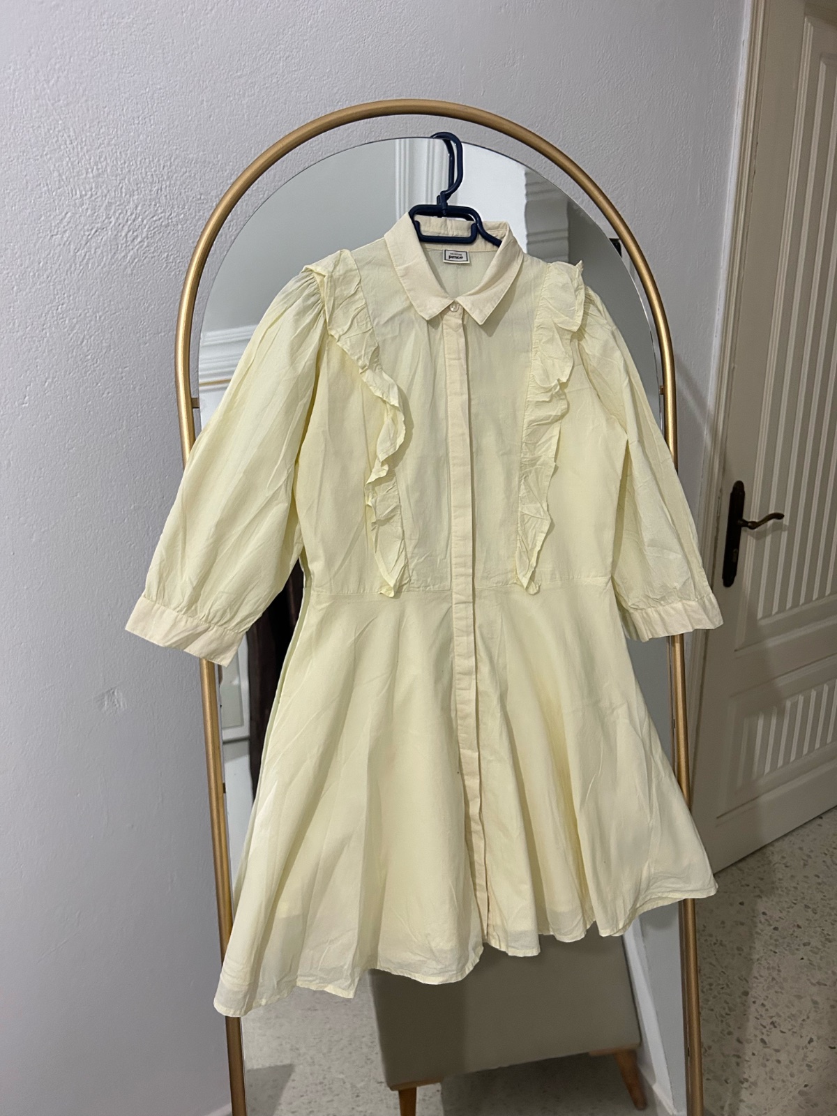 Robe chemise pimkie jaune pastel à volants