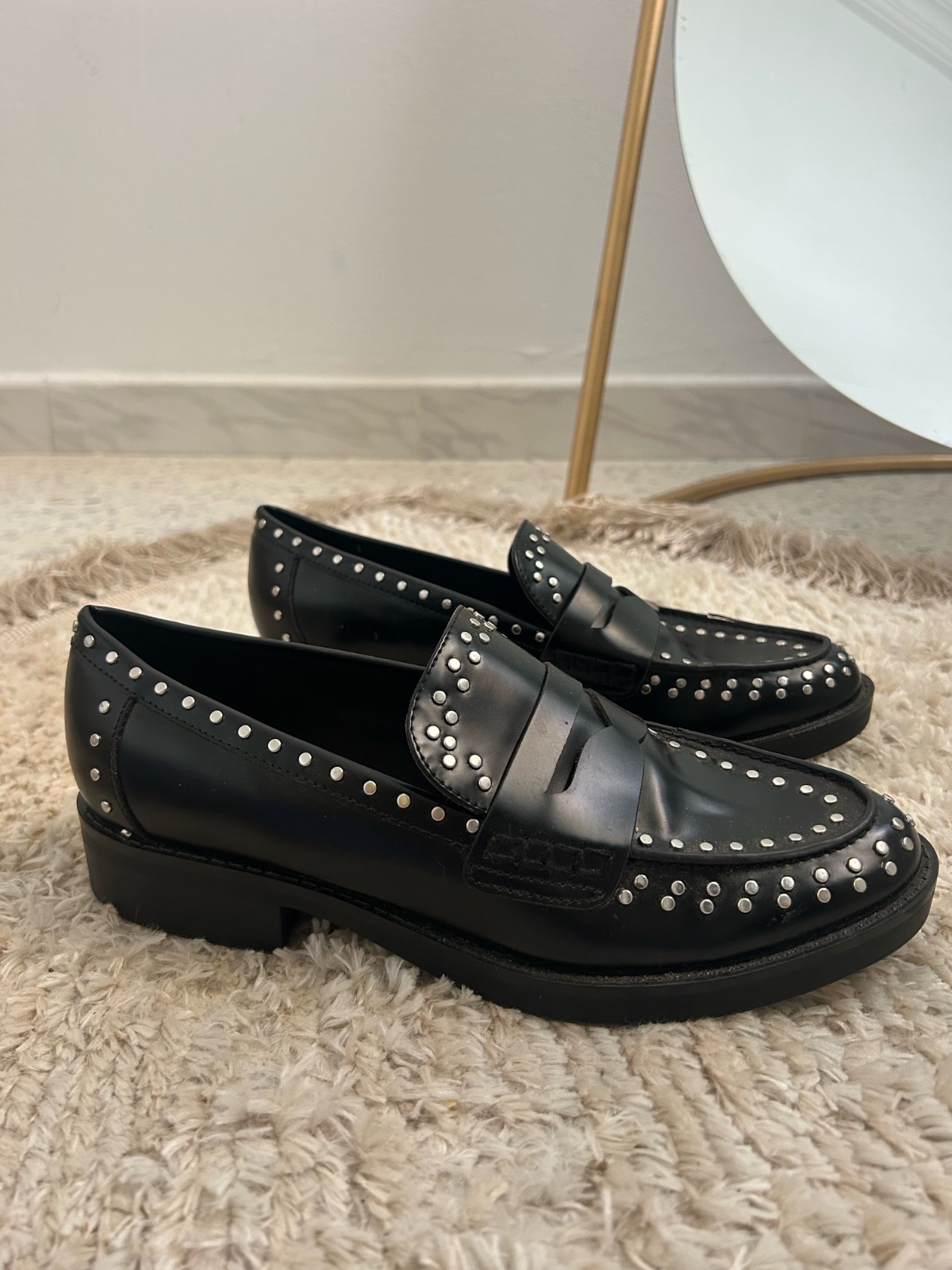 Mocassins noirs cloutés Marc Fisher Neufs Taille 39/40 (US 9M)
