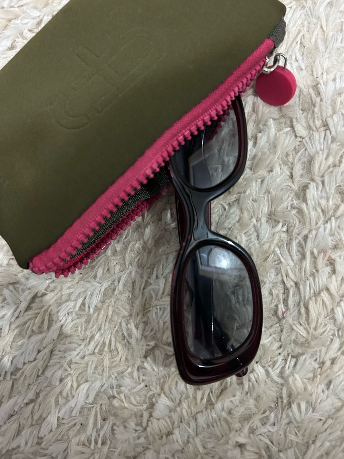 Lunettes de soleil rétro bordeaux