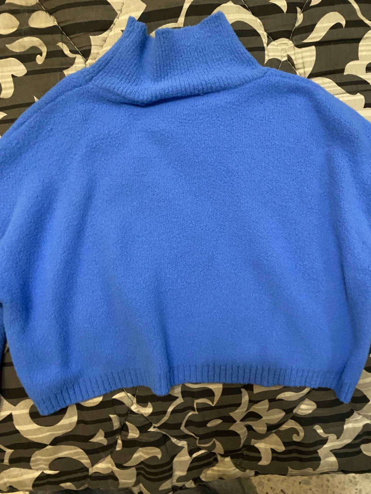 Pull bleu
