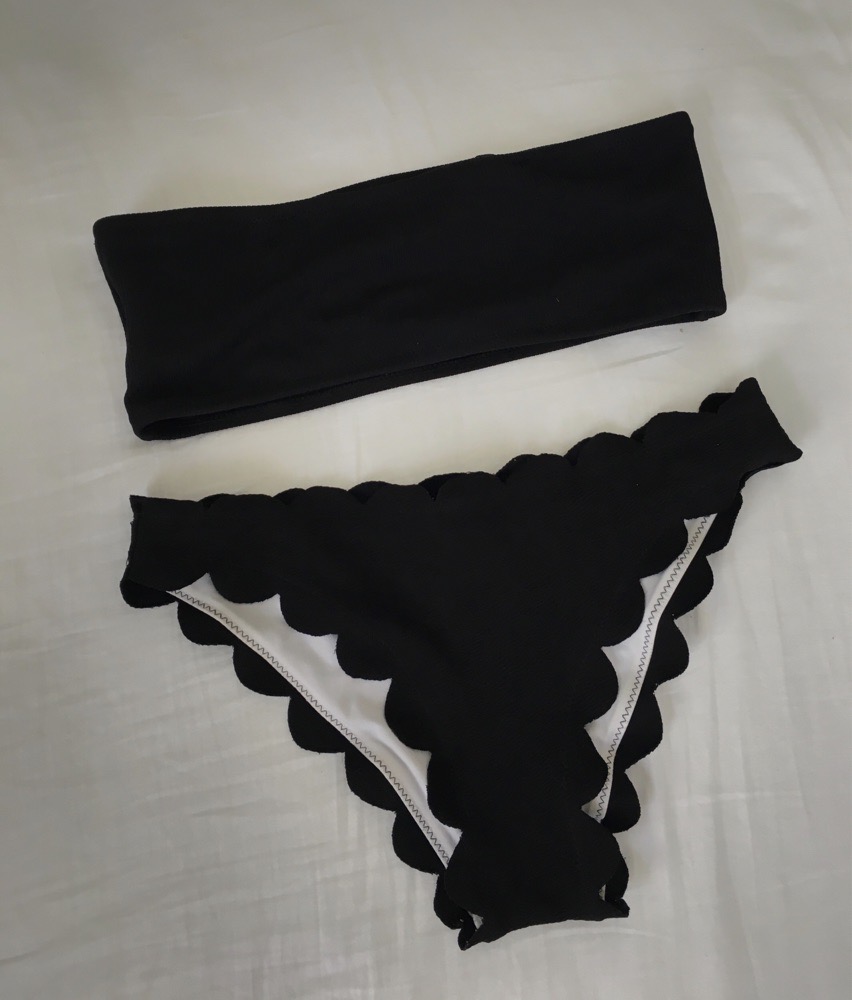 Bikini noir top bandeau treeeees tendance