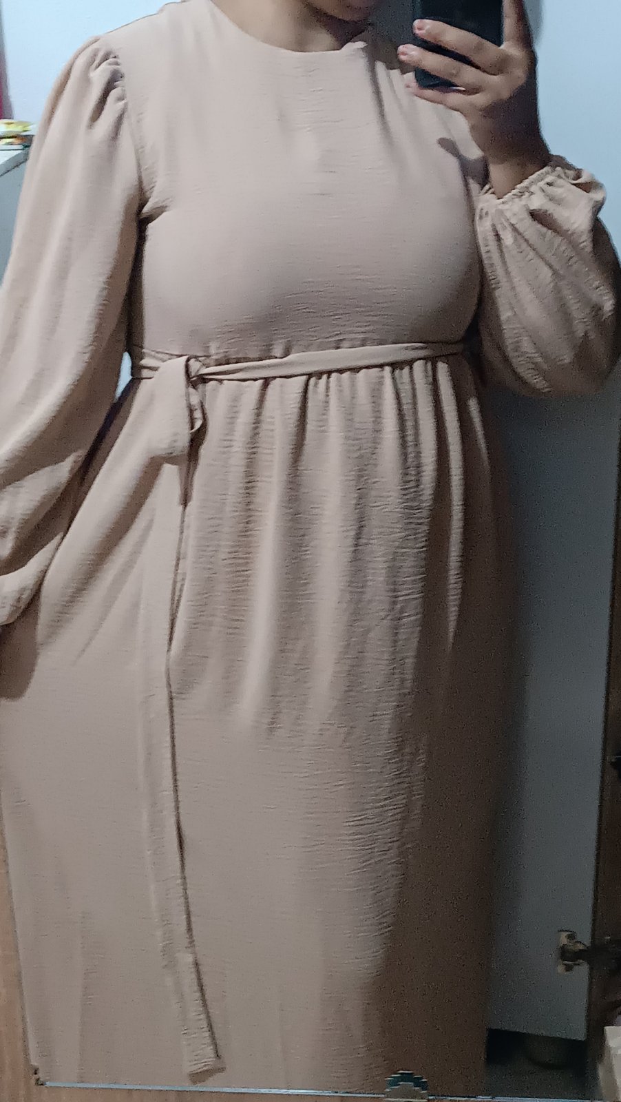 Jolie Robe tissu crêpe froissé en beige