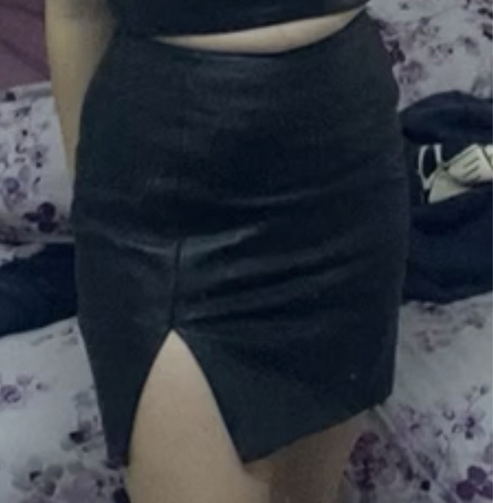 jupe 100% cuir neuf