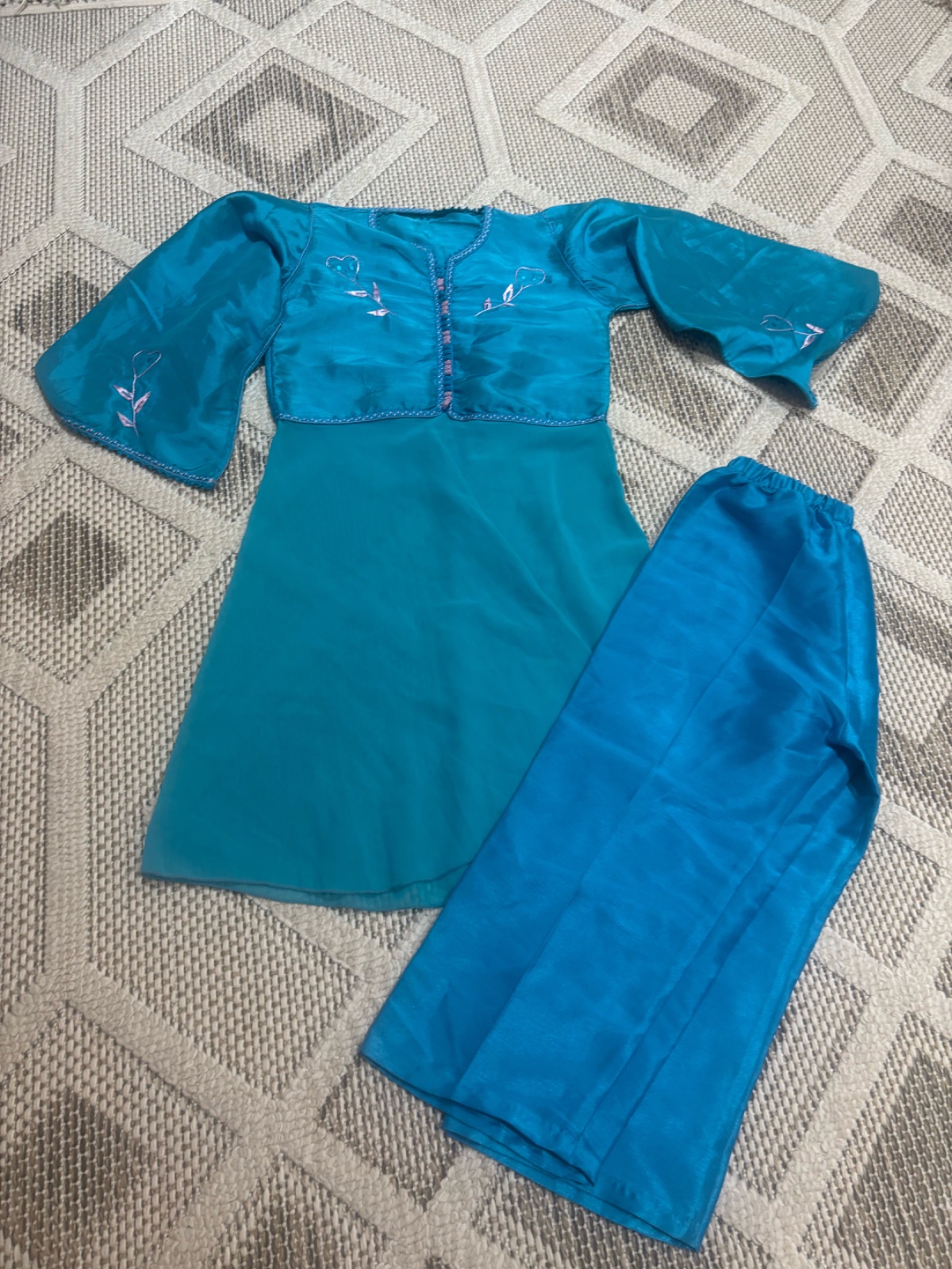 Tenue marrocaine brodée importee du Maroc