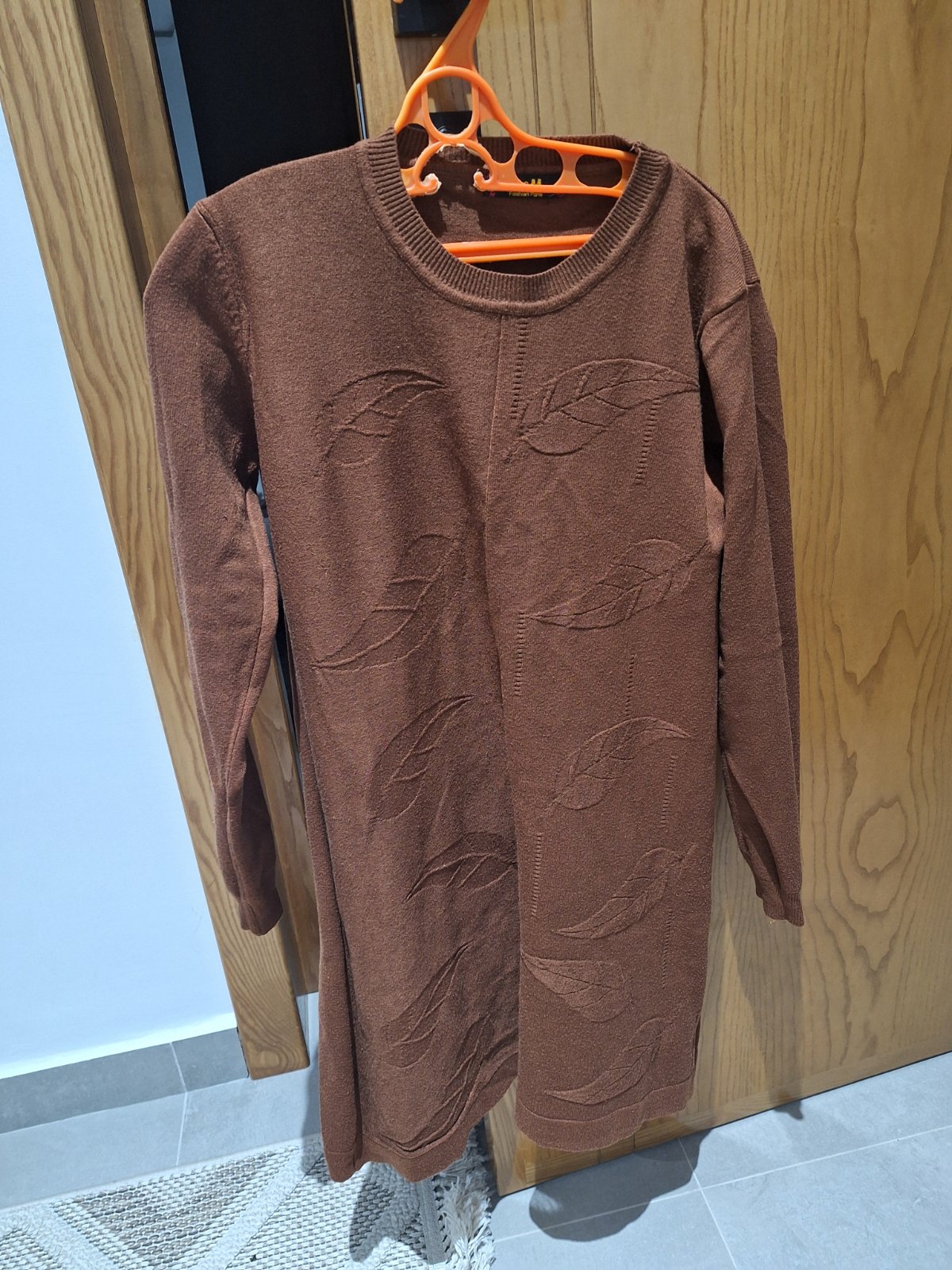 2 pulls laine neufs taille standard