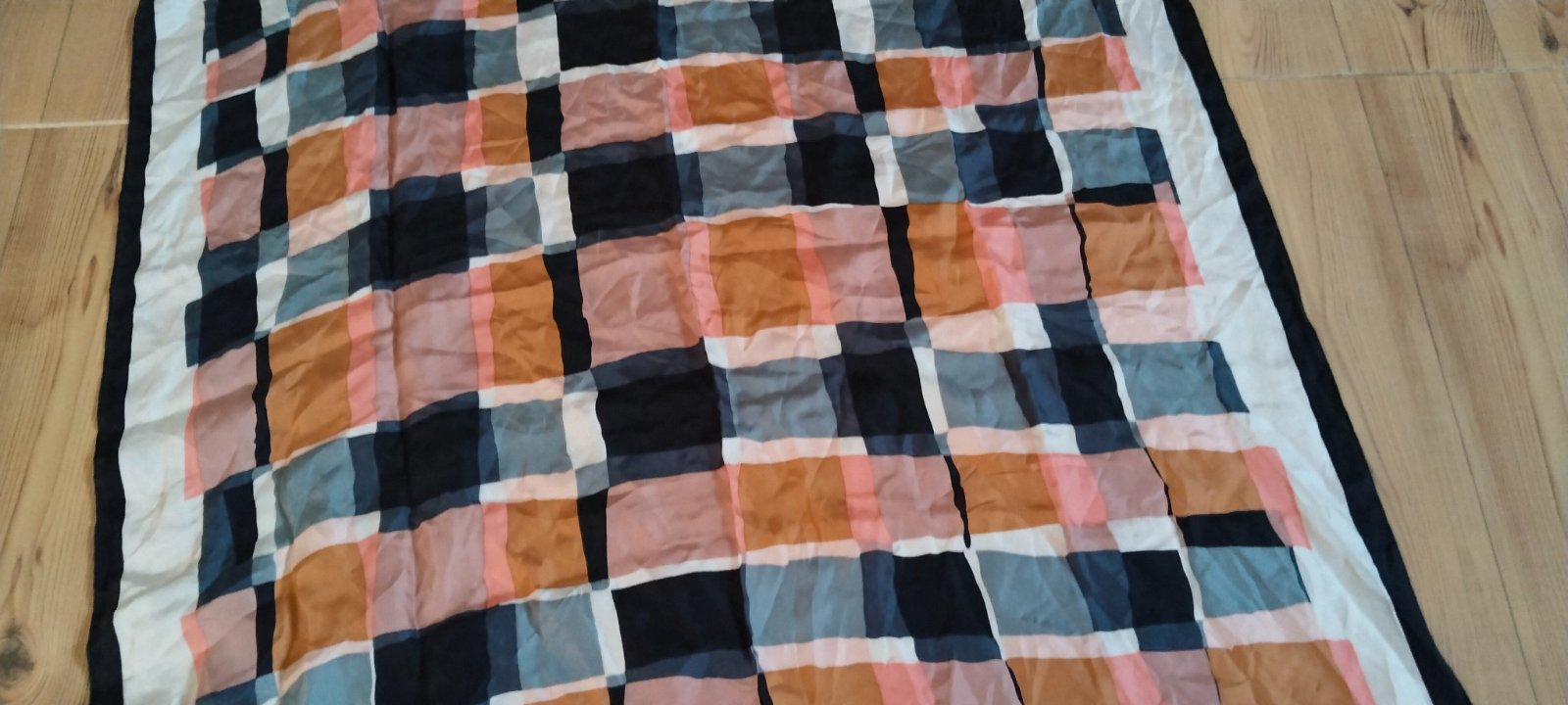 Foulard galerie Lafayette 