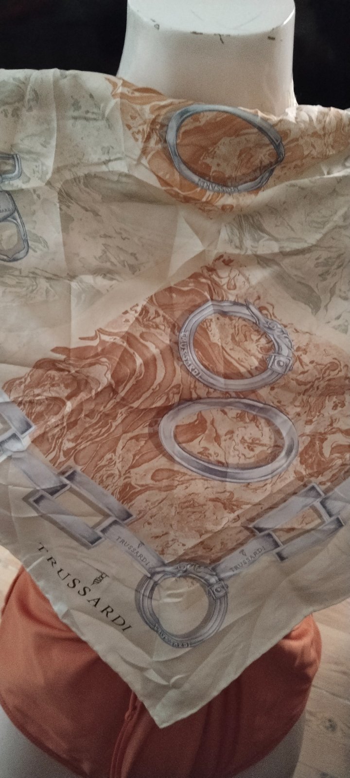 Sublime foulard en soie trussardi