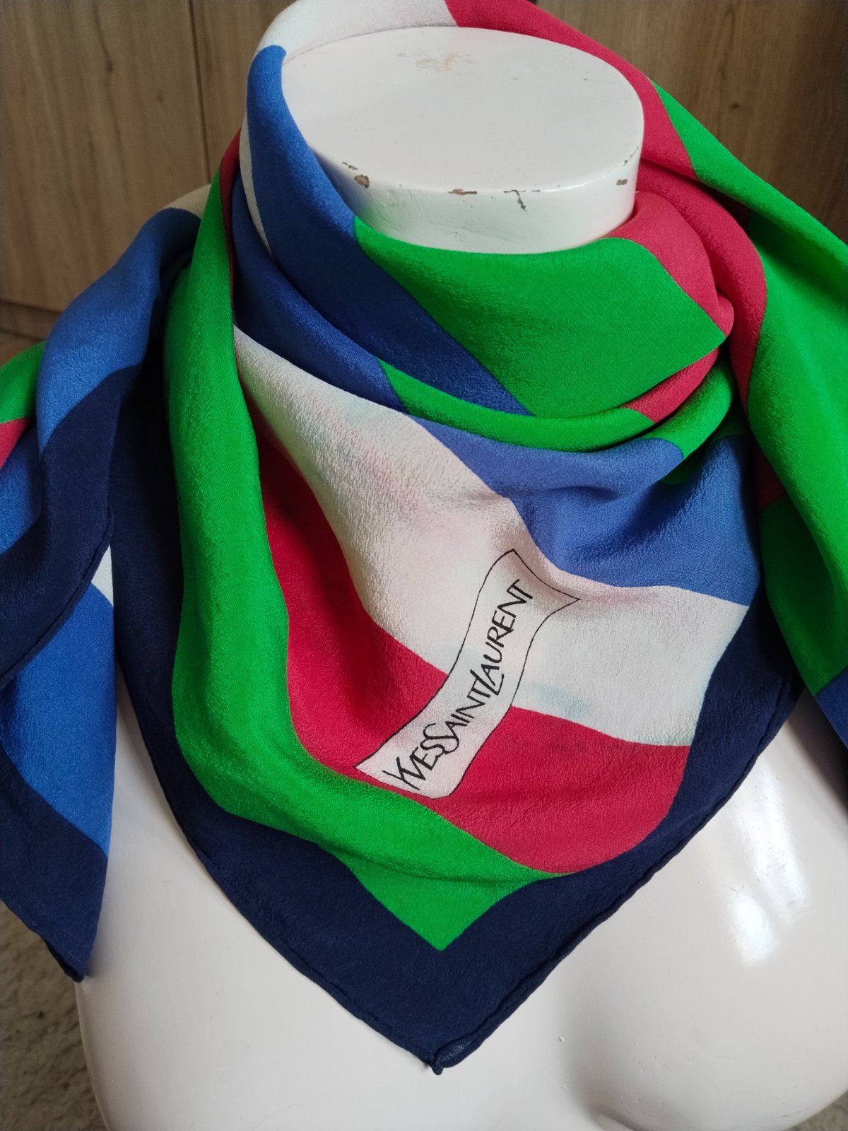 Foulard Yves Saint Laurent 