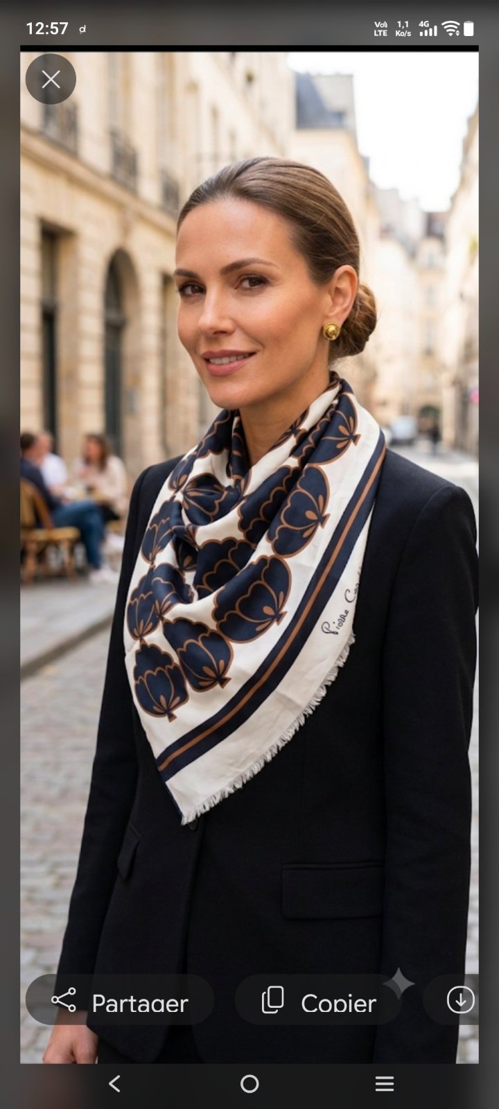 Foulard en soie pierre cardin 