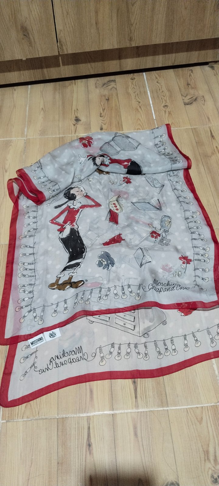 Foulard en soie moschino