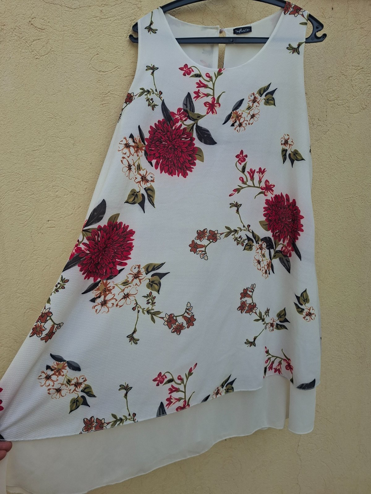 Robe blanche importée min france 9sira w9mechha 5fif ma7leh