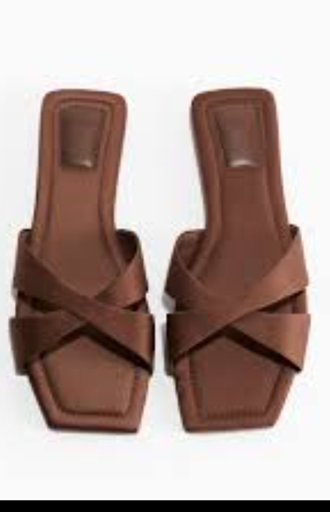 Sandales plates croisées marron 