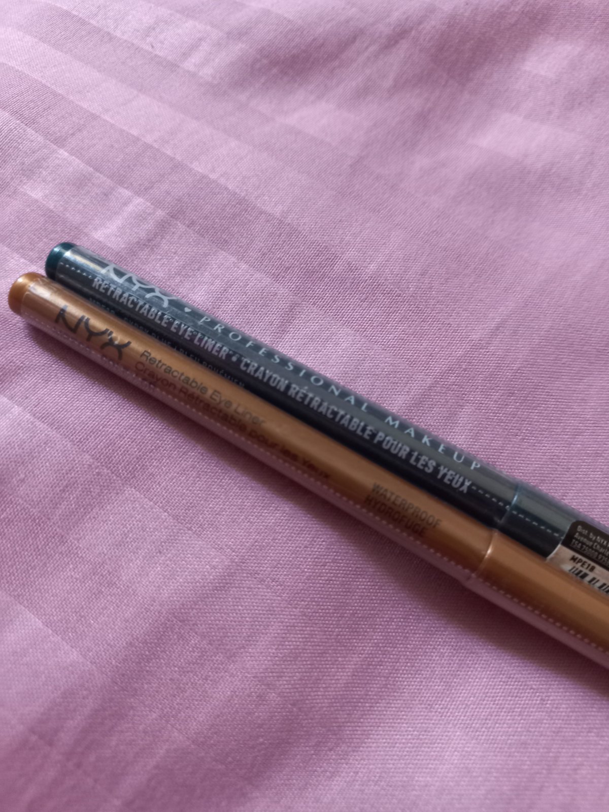 Crayon yeux waterproof de la marque NYX