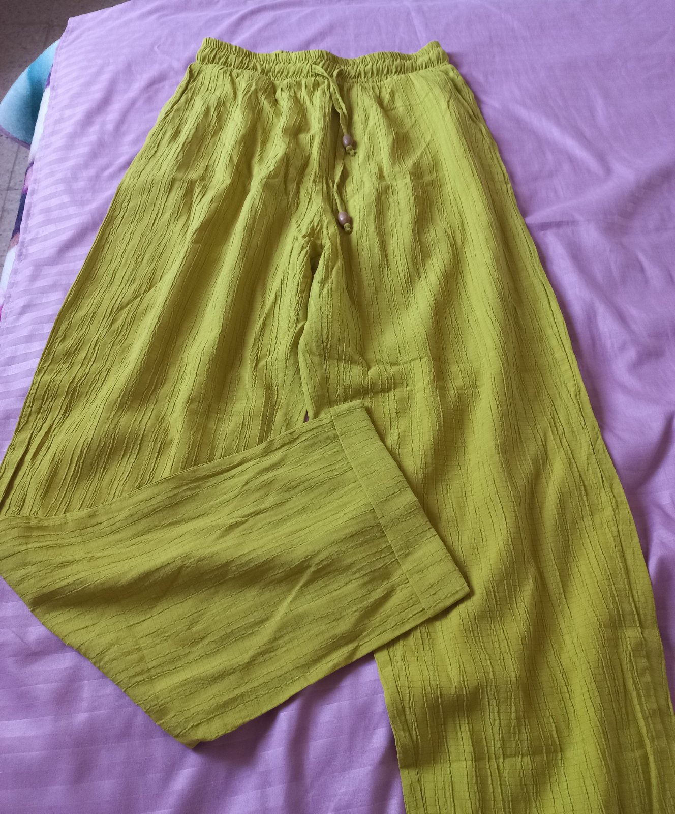 Pantalon de la marque tunisienne Karactere