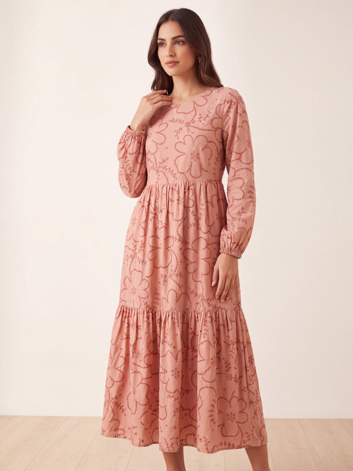 Robe Rose  avec un petit cadeau seb7a électronique.
