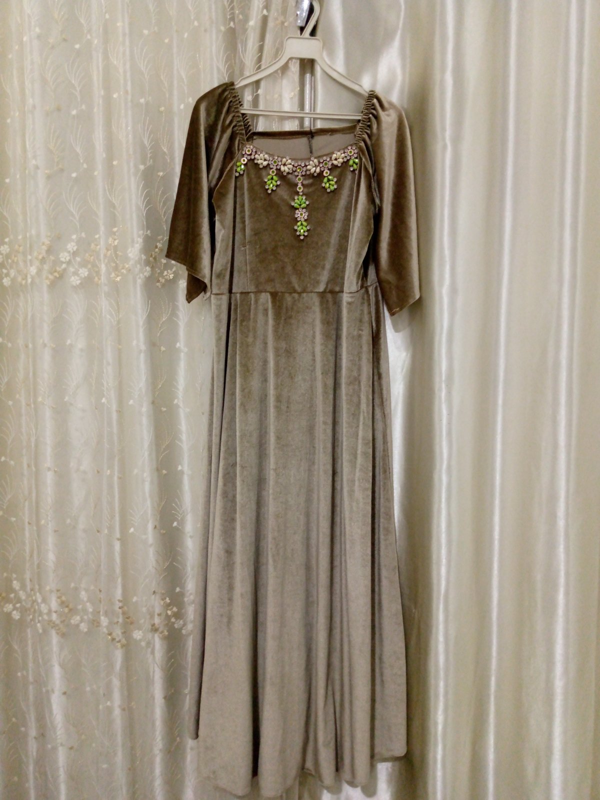 Robe chic en velour , un vert très class ...
