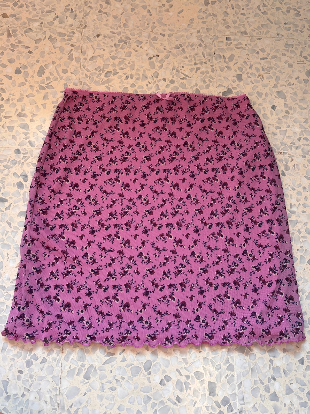 Jupe rose violette à fleurs