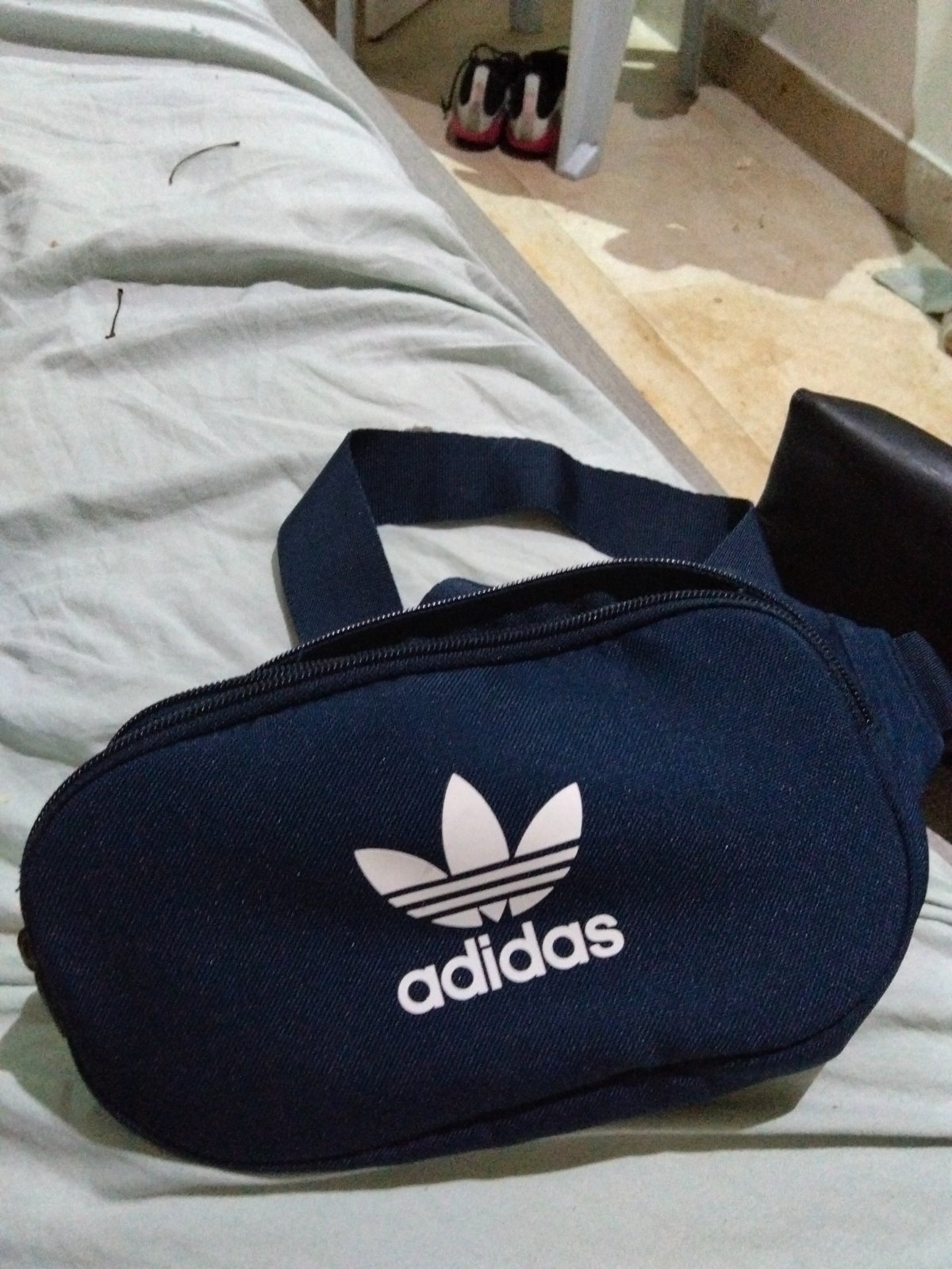 Sac adidas banane