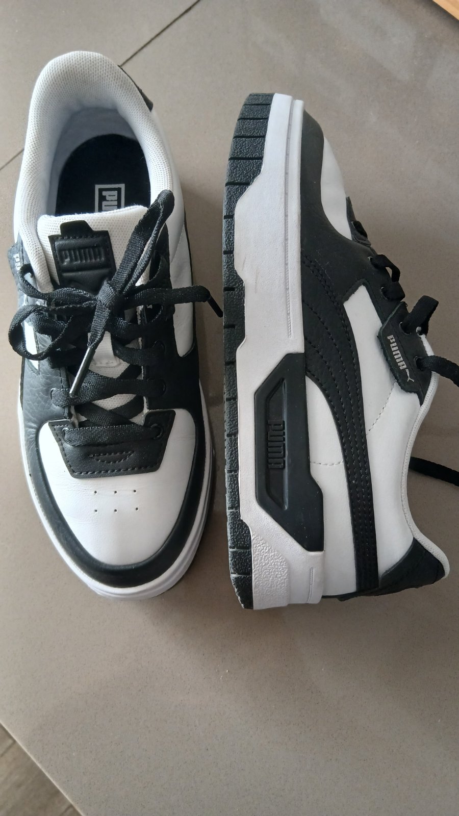 Puma blanc et noir 