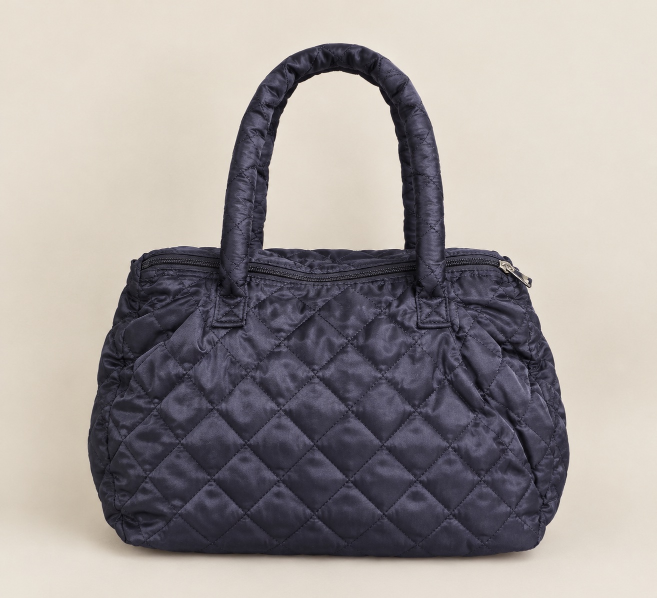 Sac à main matelassé gris 