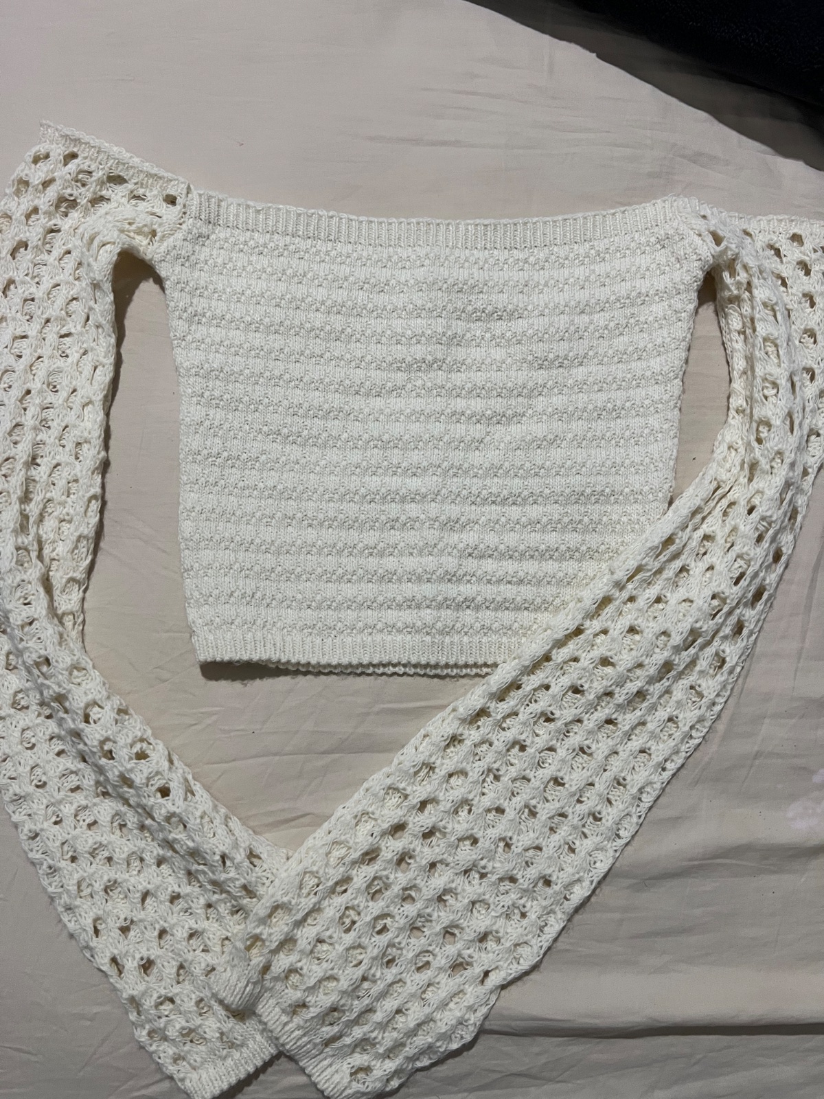 Pull blanc salle