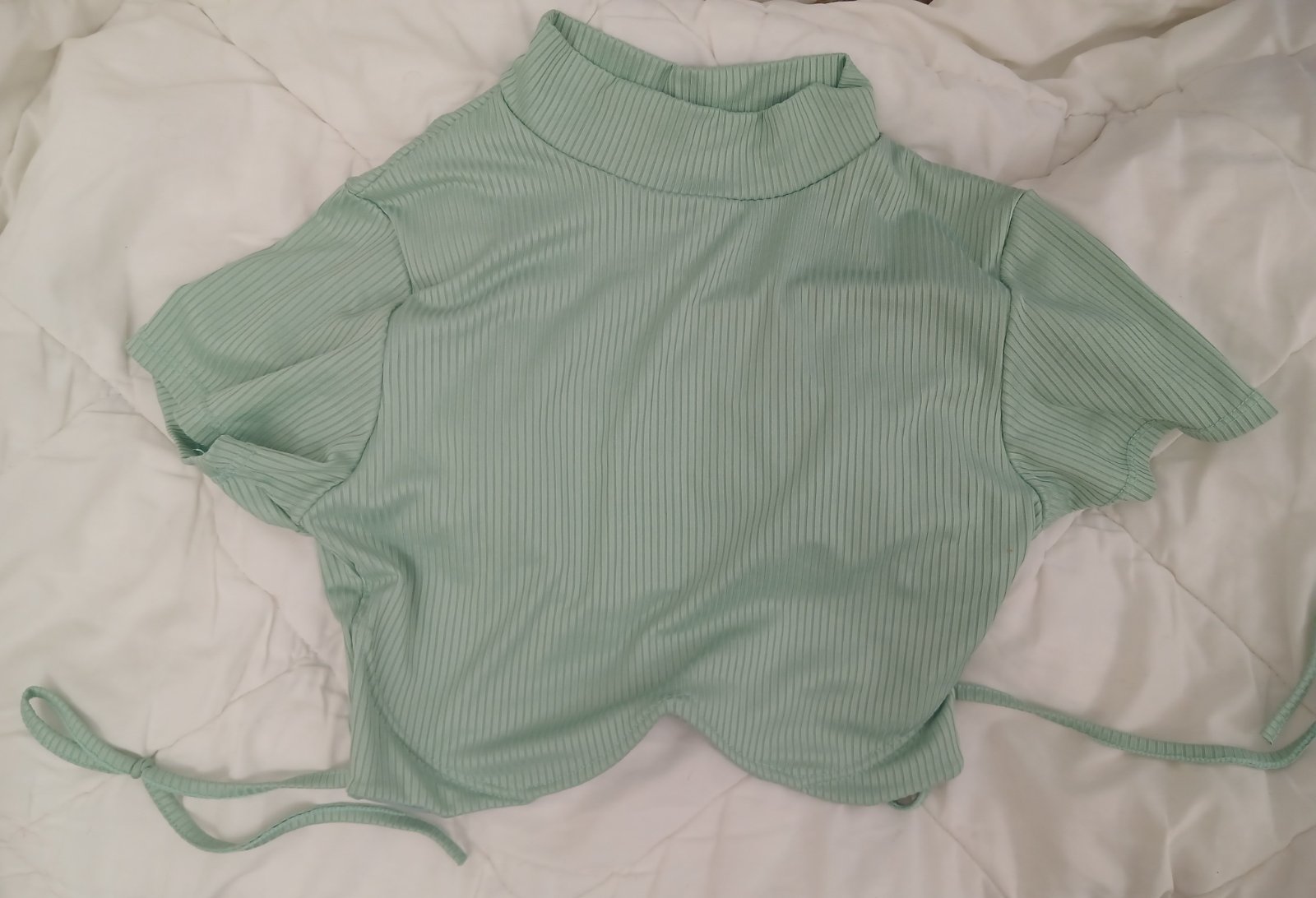 Crop top côtelé vert à lacets