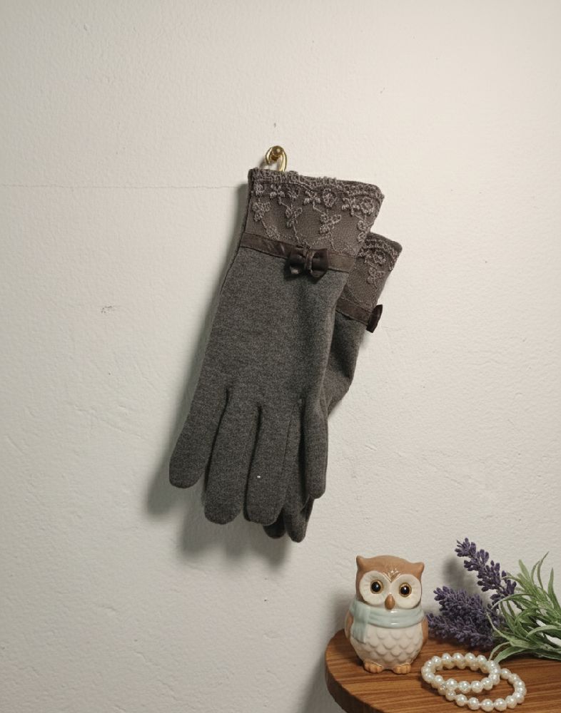 Des gants gris