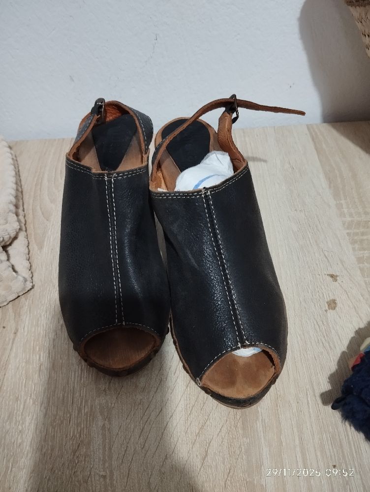 Sandale en bois et cuire 
