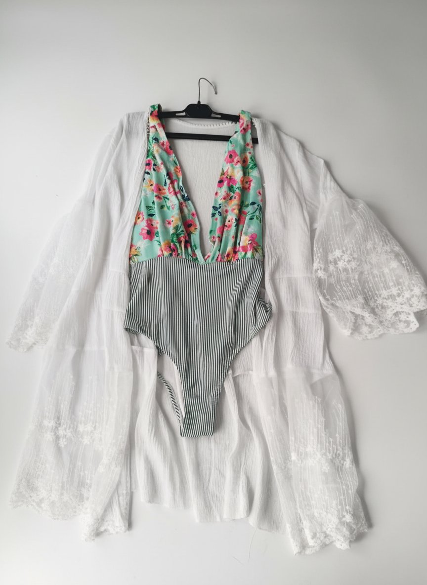 Lot de maillot taille L et robe de plage taille standard 