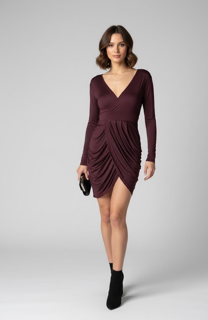 Robe courte élégante couleur bordeaux, parfaite pour sublimer votre silhouette avec finesse ✨