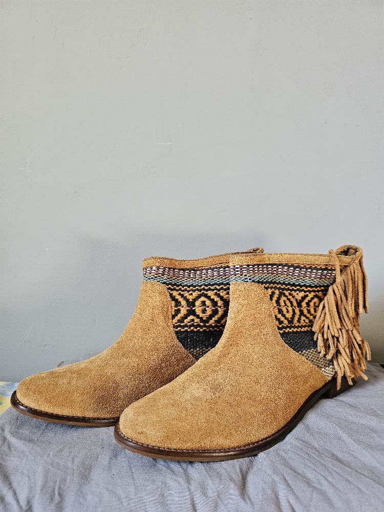 Des bottines de la marque Zara 