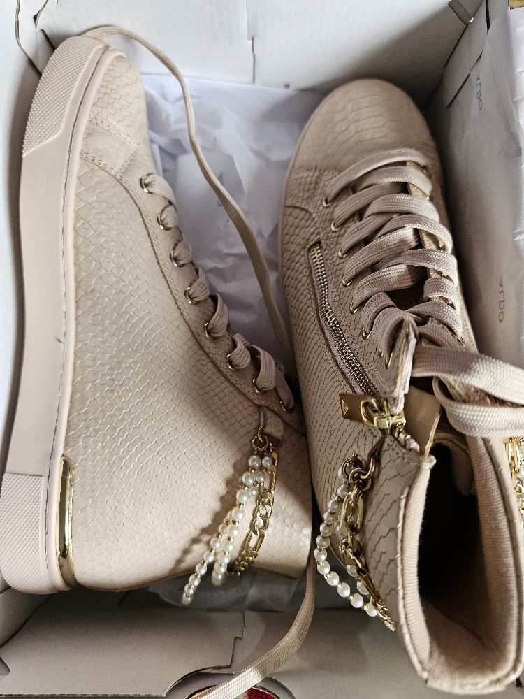 De belles Chaussures de la marque Aldo 